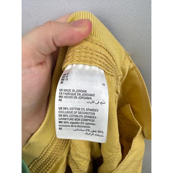 Women’s Style & Co Size 16 Mustard Yellow Cargo Capris - Picture 5 of 5